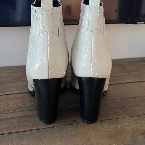 Marc Fisher White Boots 9.5 - Picture 3 of 4